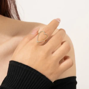 Lilia heart ring